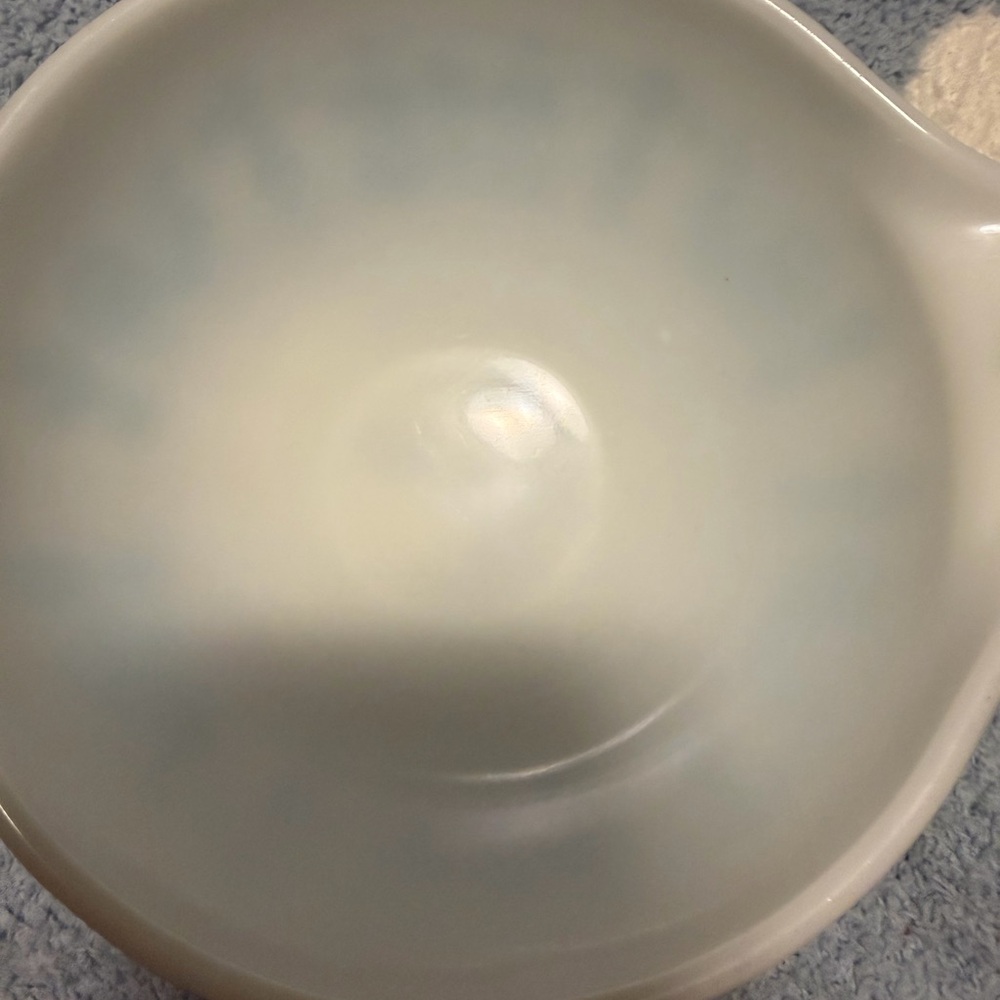 Vintage Pyrex Amish Butterprint Cinderella Blue and White Mixing Bowls Set of 3 - Picture 7 of 8